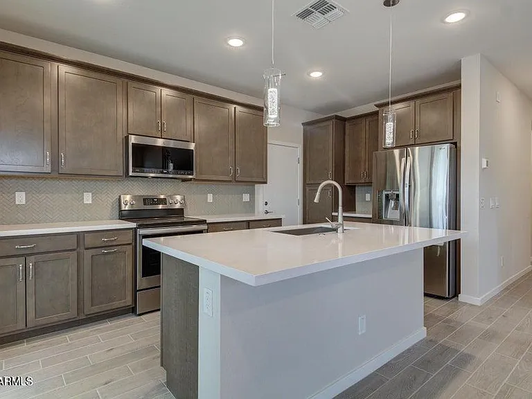 2831 S Central Dr — Photo 8