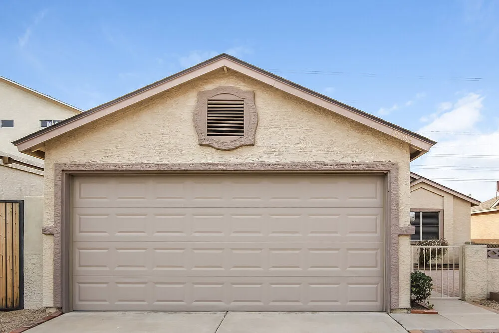 3 bed, 2.0 bath, 1224 sqft, $2,180 — Photo 1