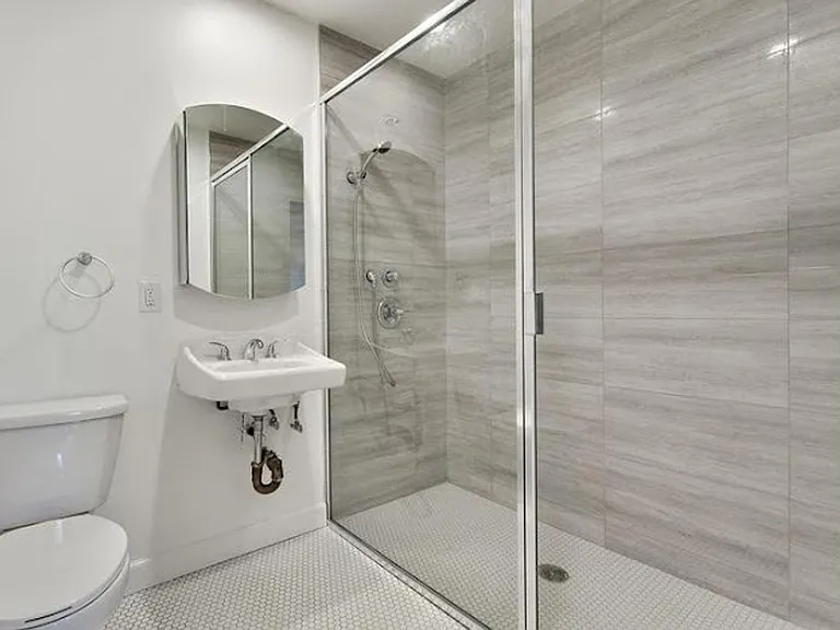 610 Levering Ave — Photo 10