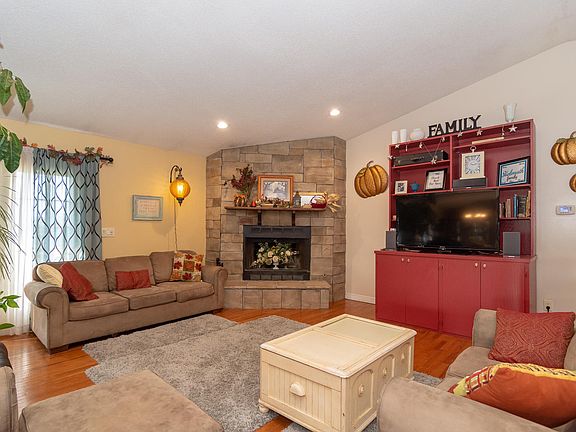 4th image of 27831 Mathews St