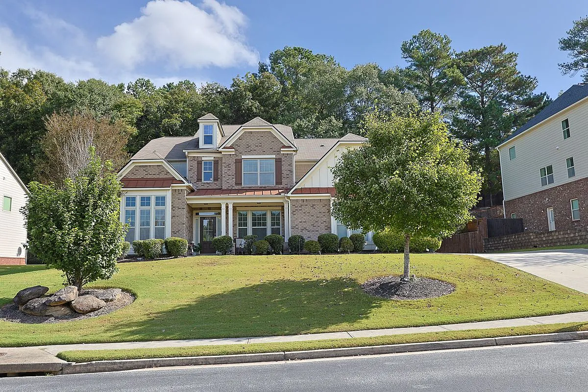 5 bed, 4.5 bath, 4293 sqft, $3,900 — Photo 3