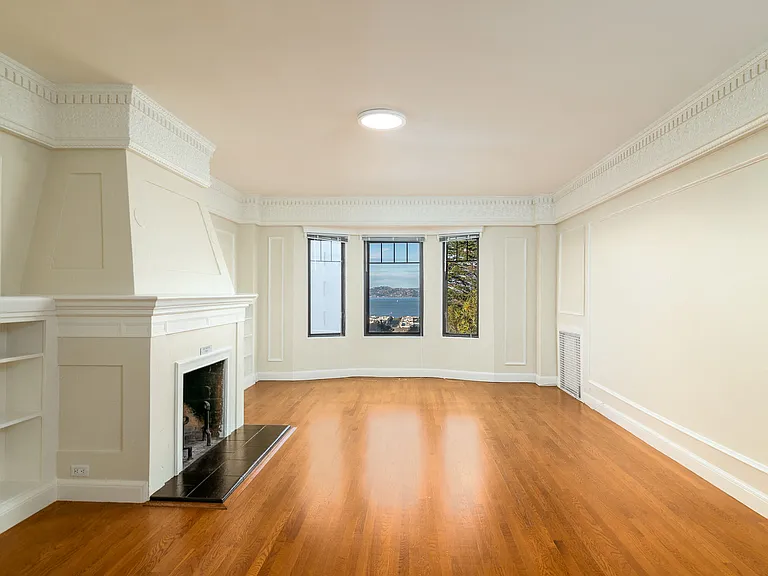 2275 Broadway — Photo 35