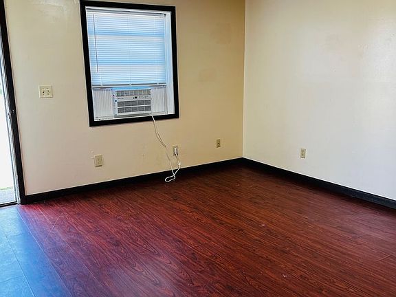 3rd image of 104 10th St #10