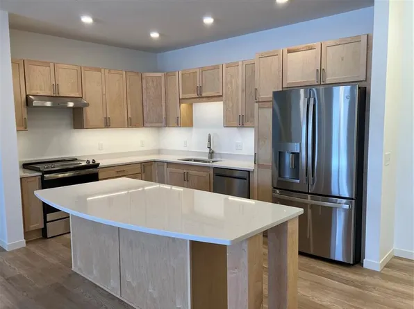 2350 Harbor Pl #212, Mound, MN 55364