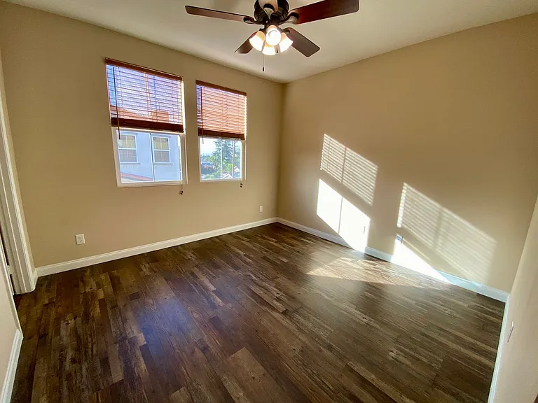 1029 N Citrus Ave — Photo 2