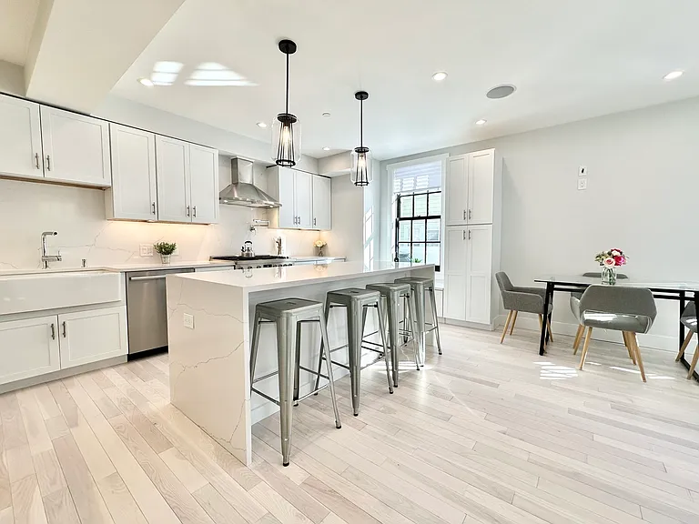 11 Lowell St #A — Photo 6