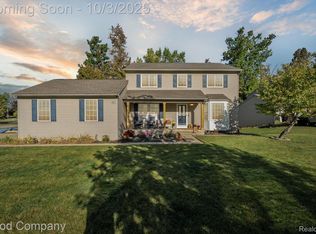 961 Loon Ct, Fenton, MI 48430
