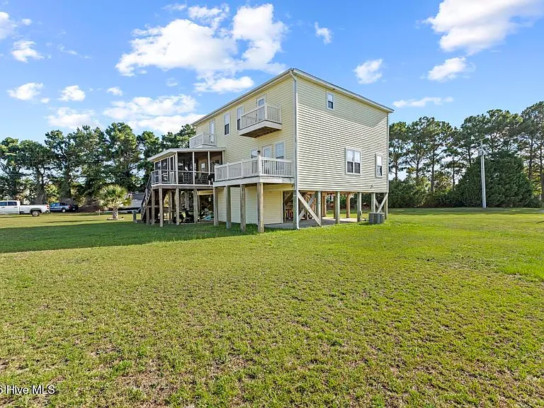 220 Twin Oaks Dr #A — Photo 1