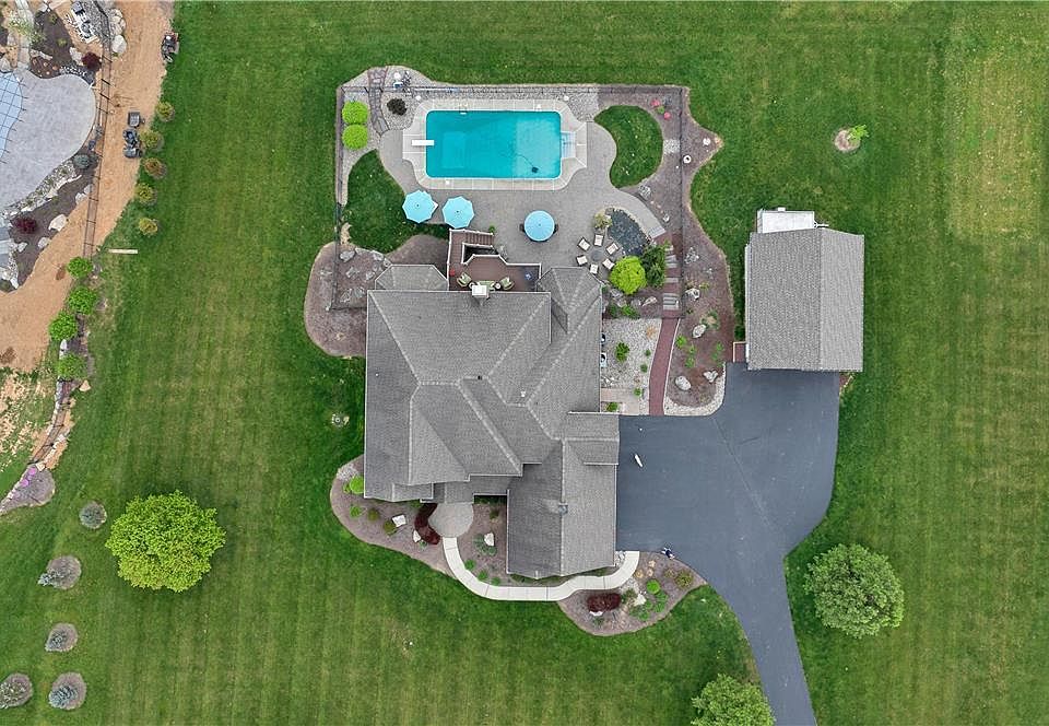 2nd image of 4735 Richmond Rd