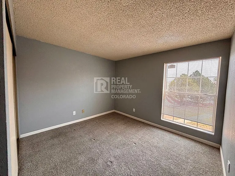 3440 Parkmoor Village Dr #V — Photo 14
