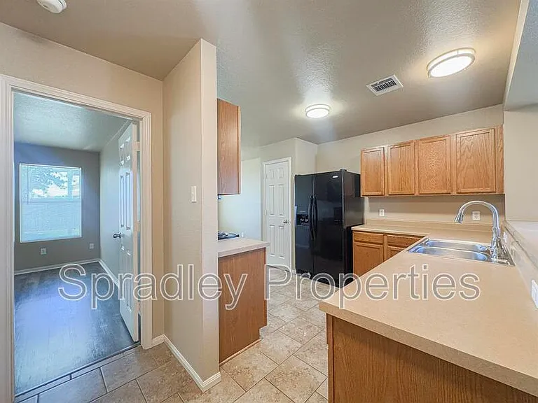 212 Avrshire Ln — Photo 5