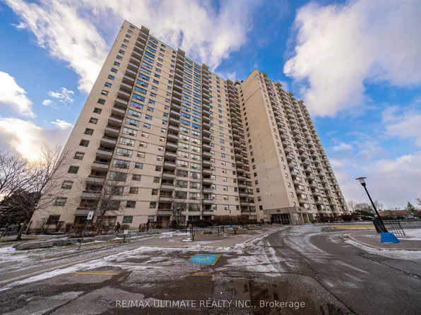 390 Dixon Rd #909, Toronto, ON M9R 1T4