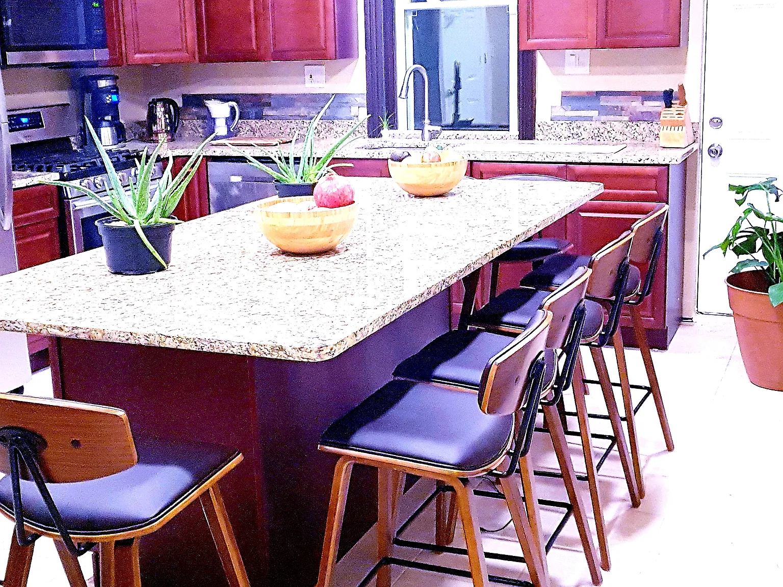 1 bed, 2.5 bath, 1900 sqft, $490 — Photo 2