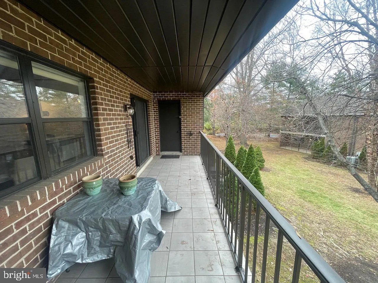 2 bed, 2.0 bath, 1300 sqft, $2,200 — Photo 2