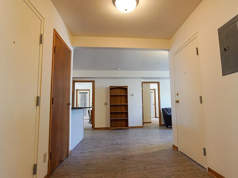 415 N Henry St — Photo 41