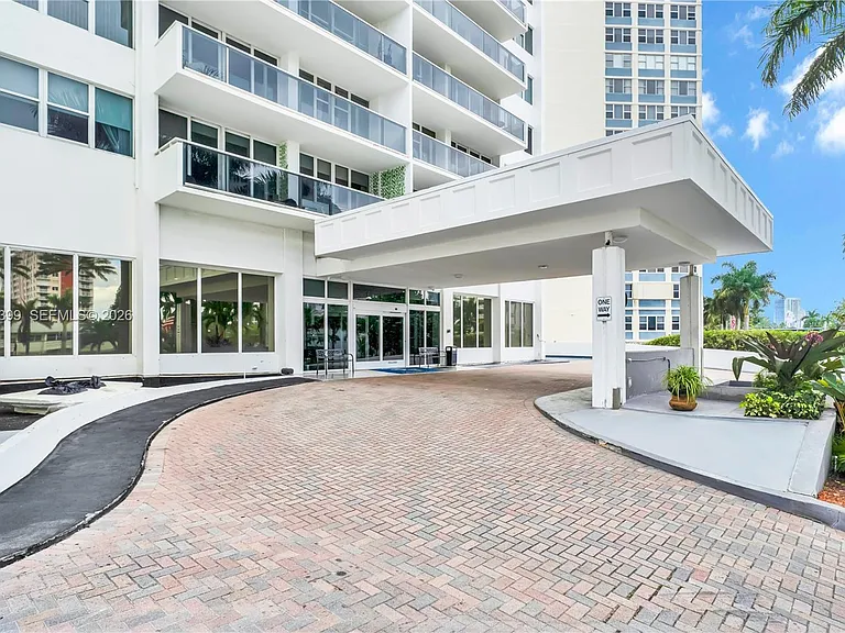 3140 S Ocean Dr #1211 — Photo 32