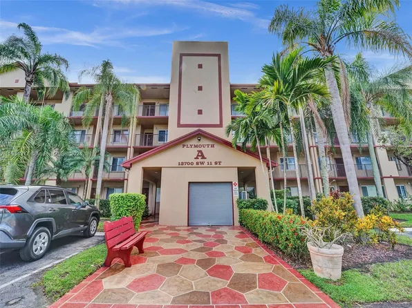 13700 SW 11th St APT 106A, Hollywood, FL 33027
