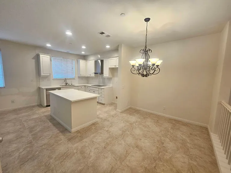 3675 Solana Ct — Photo 5