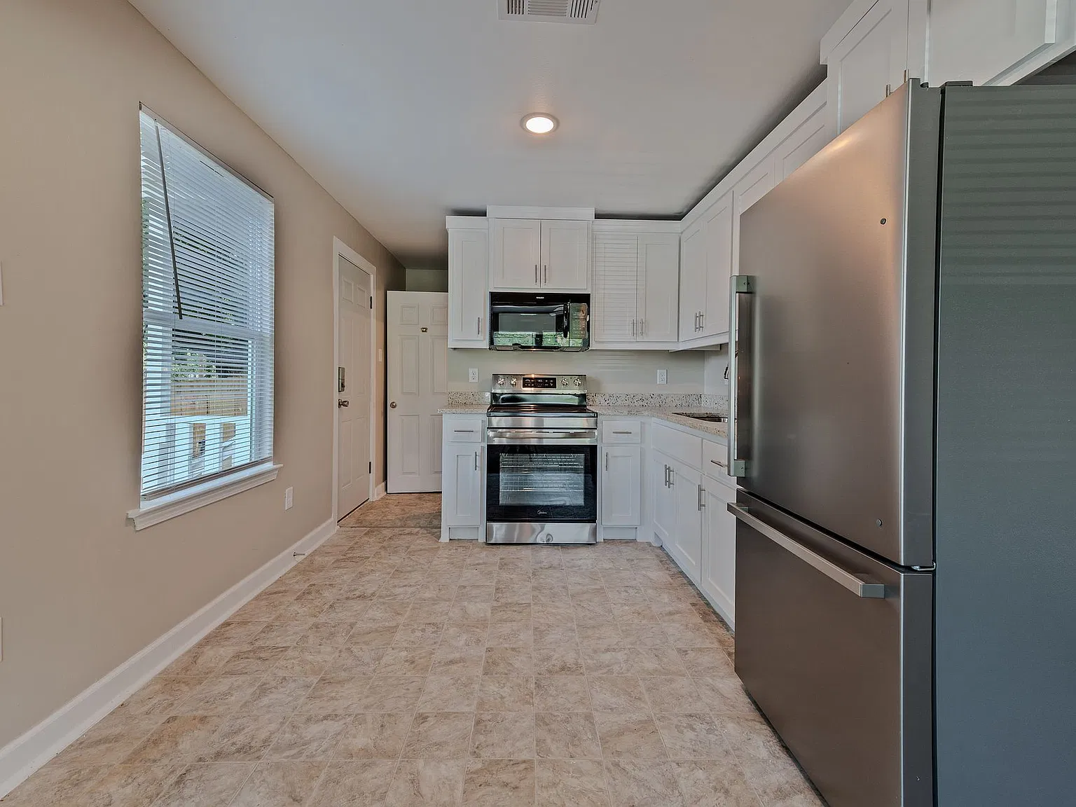 2616 Jefferson St — Photo 2