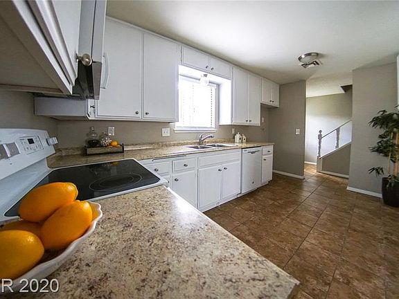 5th image of 400 Greenbriar Townhouse Way