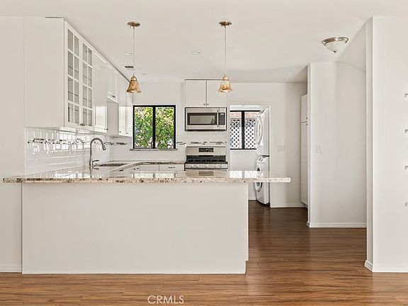 2nd image of 531 N Niagara St