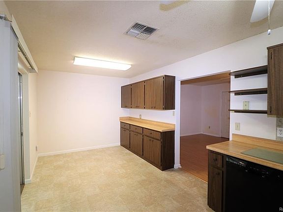 5th image of 3391 N Bay Ave