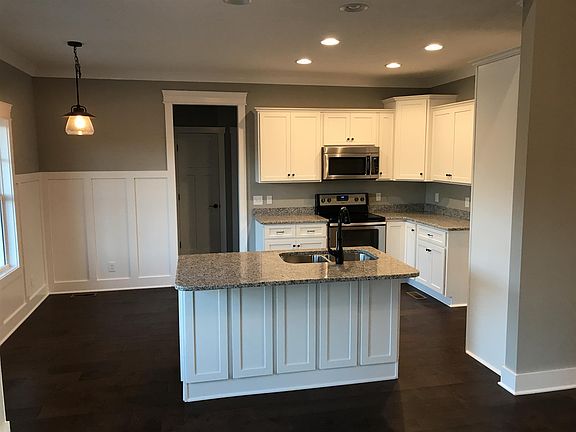 3rd image of 303 Shelby Cir