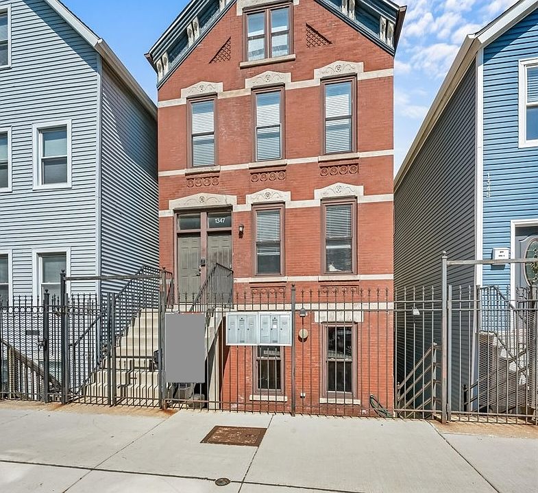 1st image of 1347 N Greenview Ave APT 1F