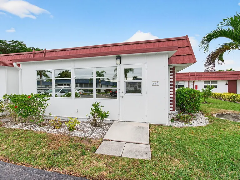 213 Waterford Cir #I — Photo 44