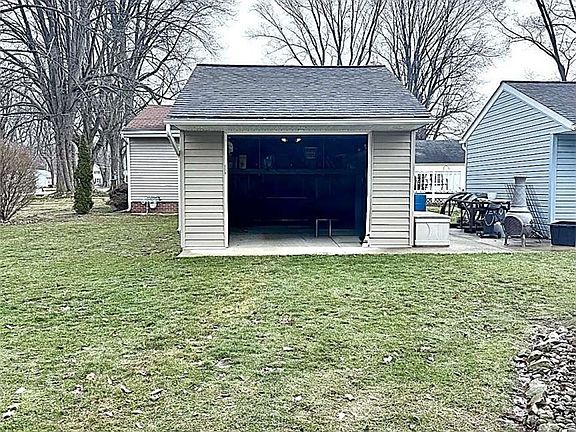 5th image of 347 Riverside Dr