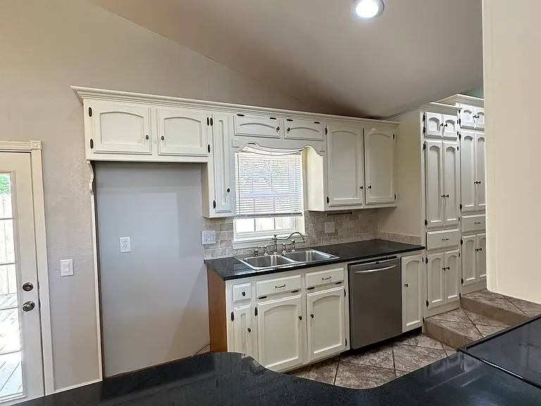525 Ridgecrest Rd — Photo 13
