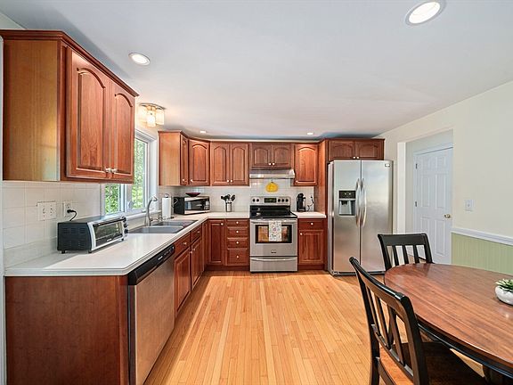 5th image of 1 Carpenter Ln
