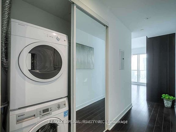 2nd image of 15 Grenville St #5009