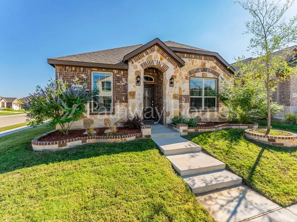 2300 Pyrite Dr, Aubrey, TX 76227
