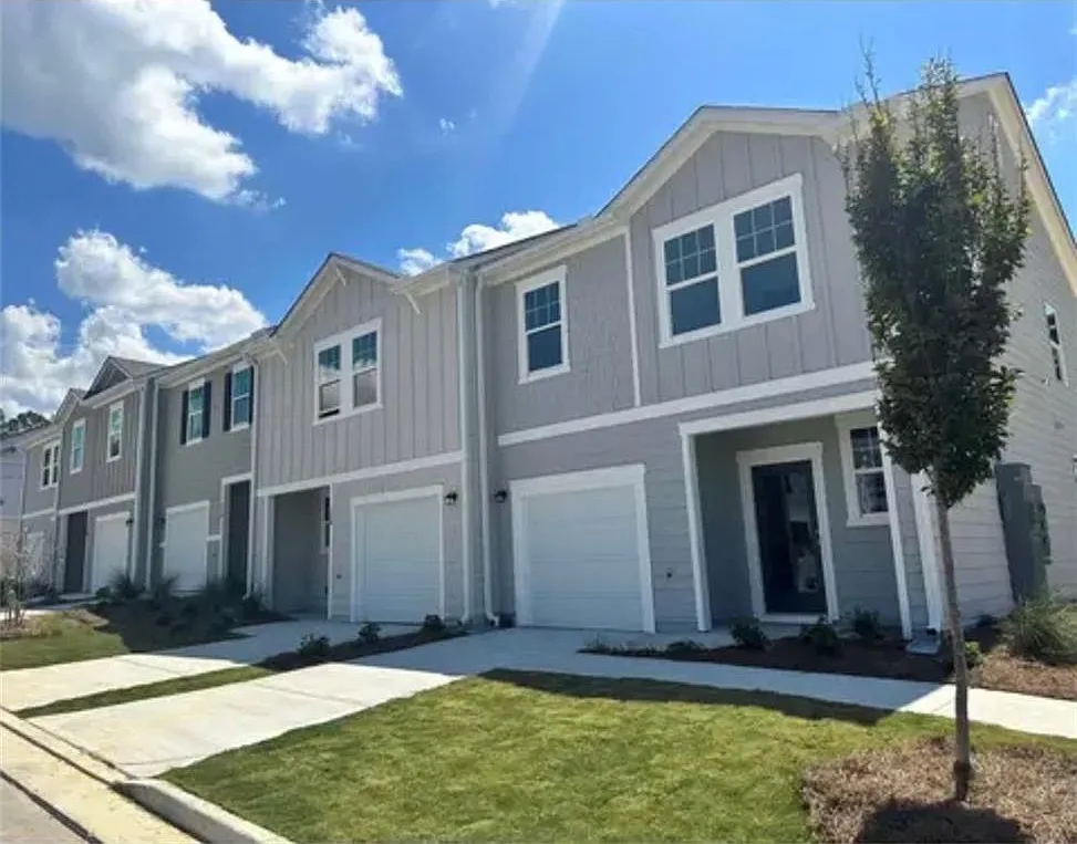 3 bed, 2.5 bath, 1422 sqft, $2,100 — Photo 1