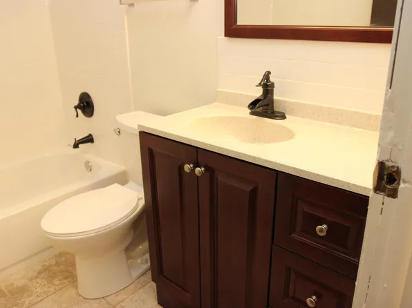 80 Olesen Dr #201, Naperville, IL 60540