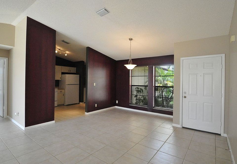 Foyer_Dining Area