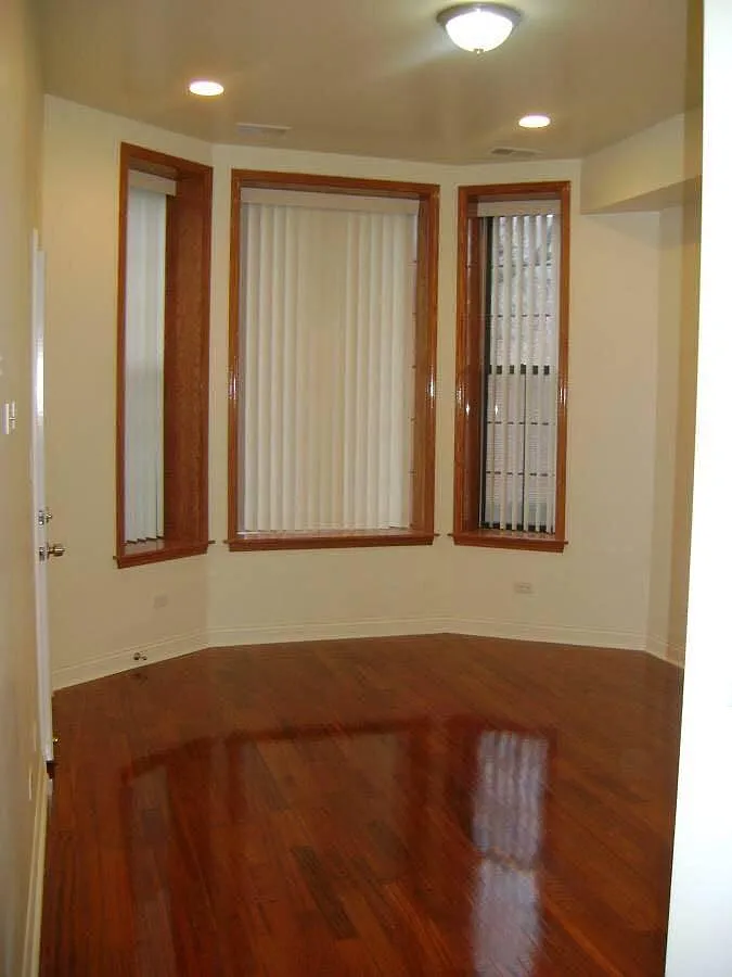 3542 S Parnell Ave — Photo 3