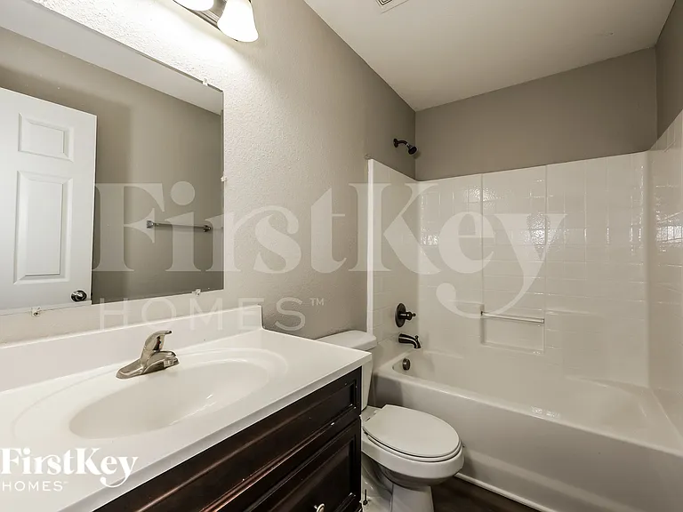 607 Lentisco Dr — Photo 16