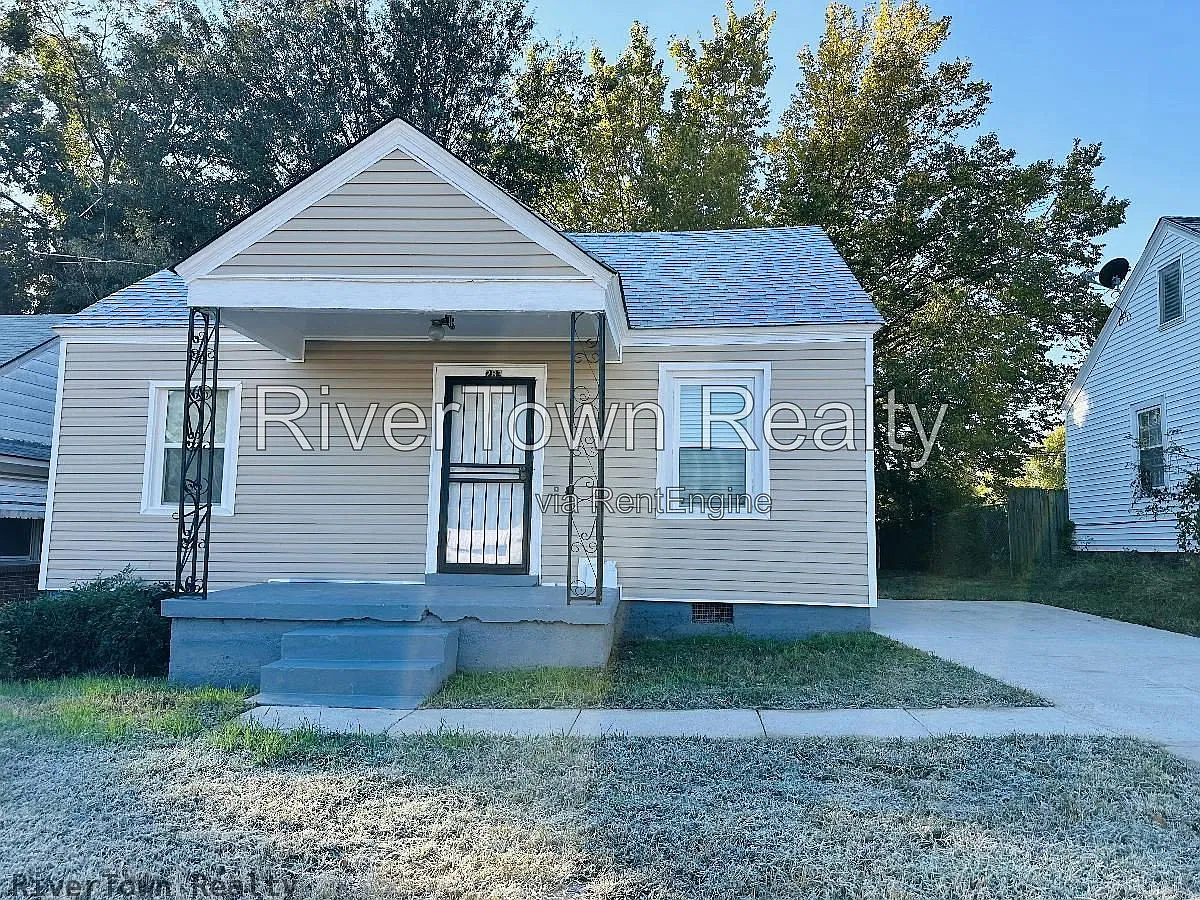 2 bed, 1.0 bath, 782 sqft, $895 — Photo 1