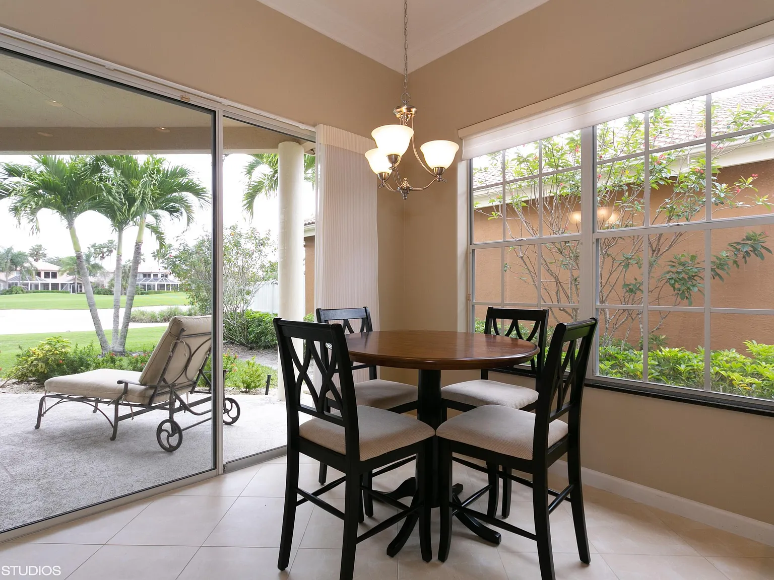 3 bed, 3.0 bath, 2047 sqft, $14,000 — Photo 4