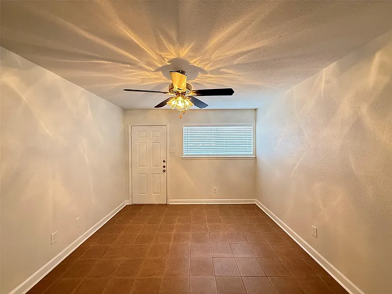 1141 N Durham Dr #17 — Photo 4