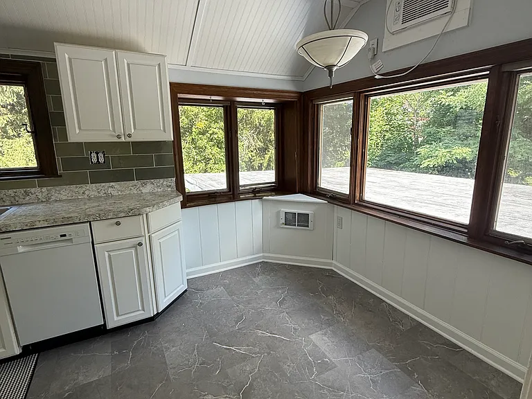 106 Morgan Ave — Photo 6