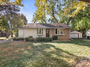 264 Maple Ln, Roseville, MN 55113