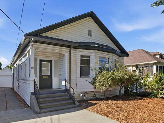 3rd image of 221 N Delaware St