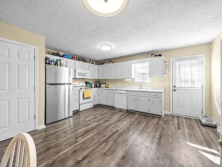 609 Millie Dr — Photo 6