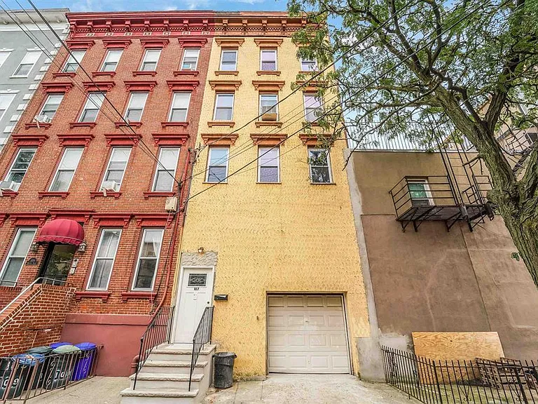 107 Madison St — Photo 1