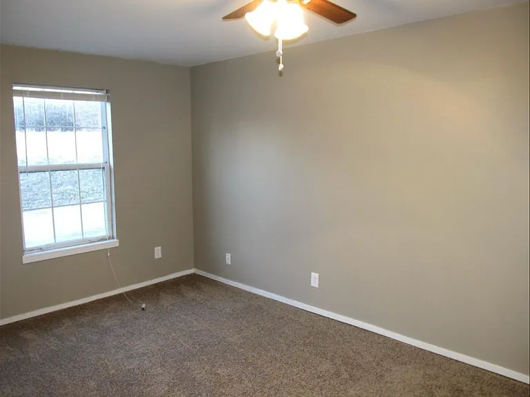 10706 Hickman Mills Dr — Photo 9