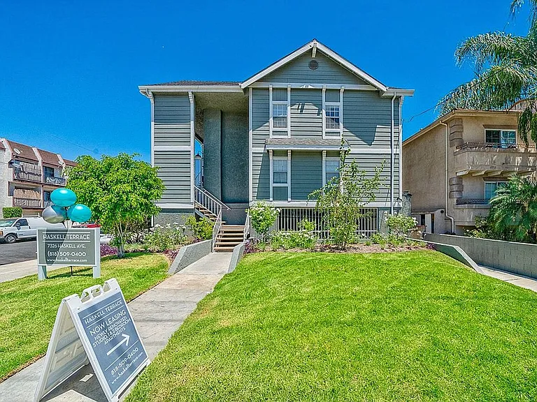 7326 Haskell Ave — Photo 1