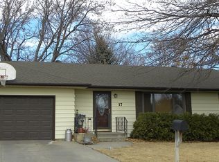 17 Eastridge Dr N, York, NE 68467